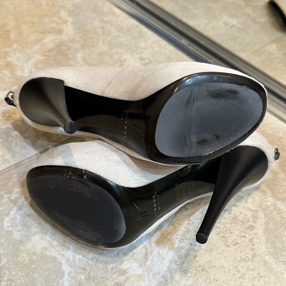 GIUSEPPI ZANOTTI DESIGN PONY HAIR EXTREME HIGH HEEL SHOES EUC CREAM & BLACK 39 - Picture 9 of 11